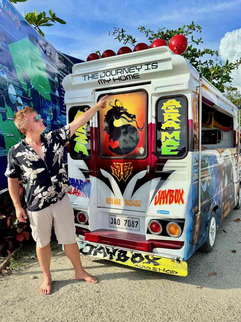 Discovering "How I Met Your Mother" and Embracing Nomadism