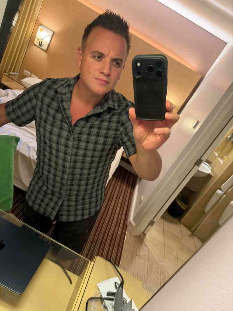 2025-11-28 15.48.58 _ IMG_2312 - Me in Manila