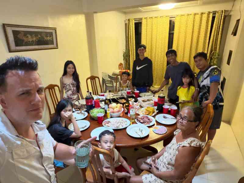 2025-12-25 00.30.14- Christmas with Ann's Family