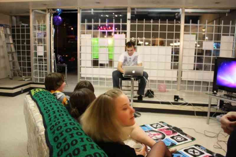 24832_10150165229520648_620125647_12173139_337634_n