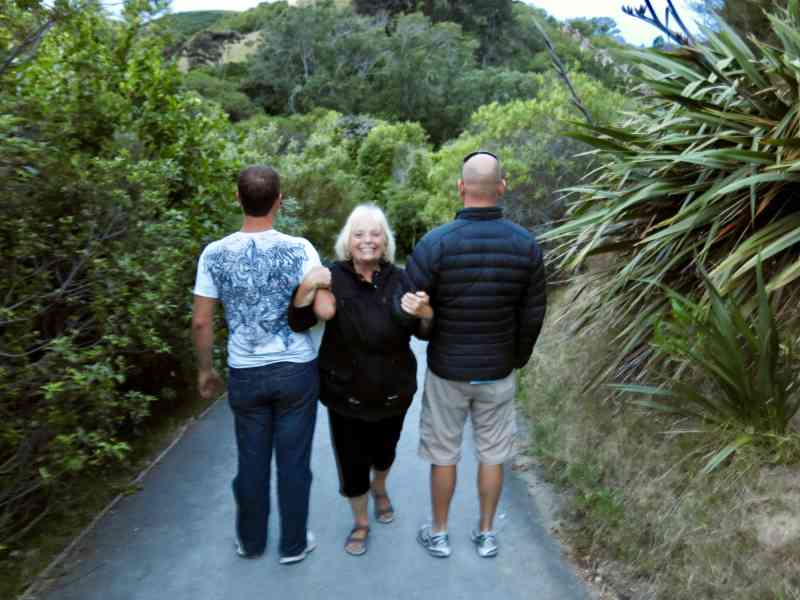 _2013-12-23 21.29-0 - Centre of NZ Hike (Mom's 63rd Birthday)