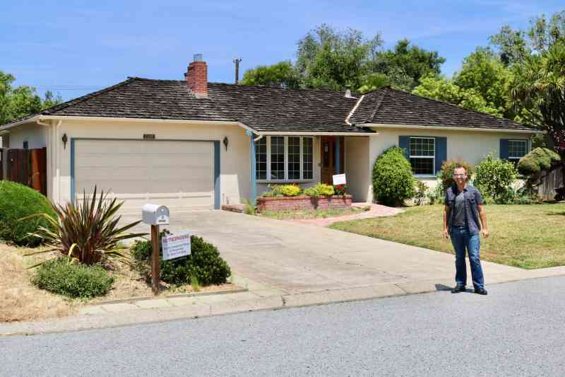 STEVE JOBS' HOUSE AS KID