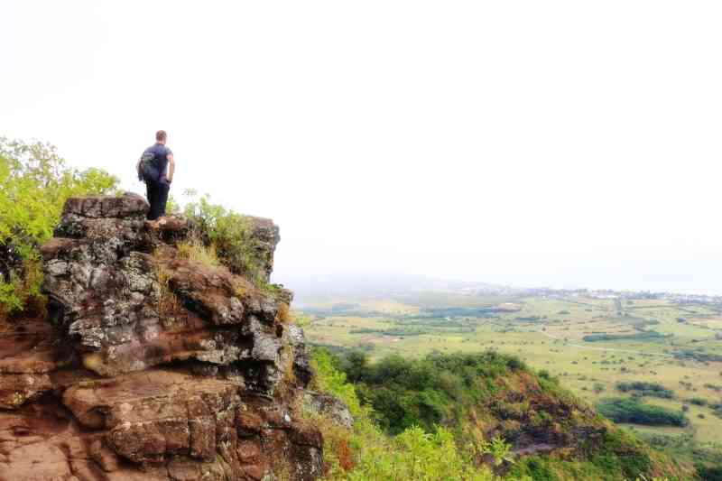 NOUNOU KUAMOO:SLEEPING GIANT TRAIL