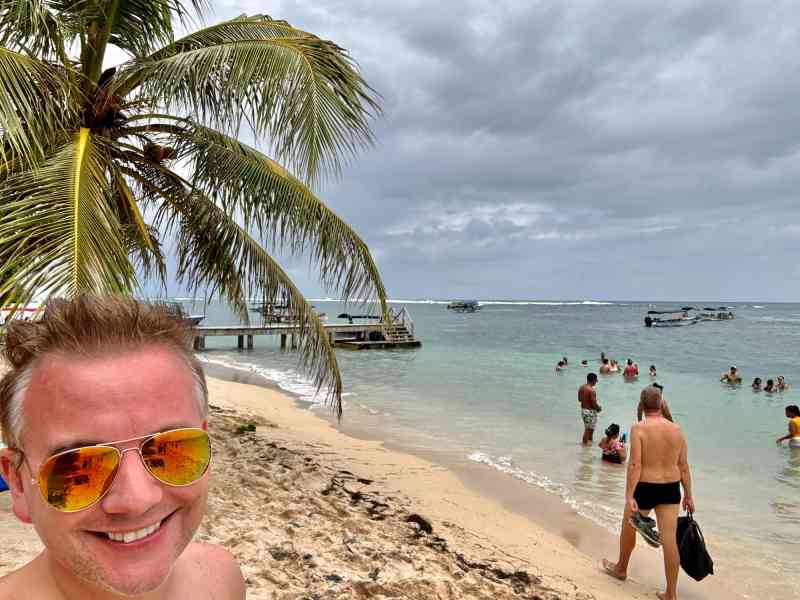 Zapatilla Dolphins and Beach Tour